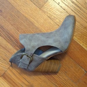 Fergalicious shoes 7.5 booties